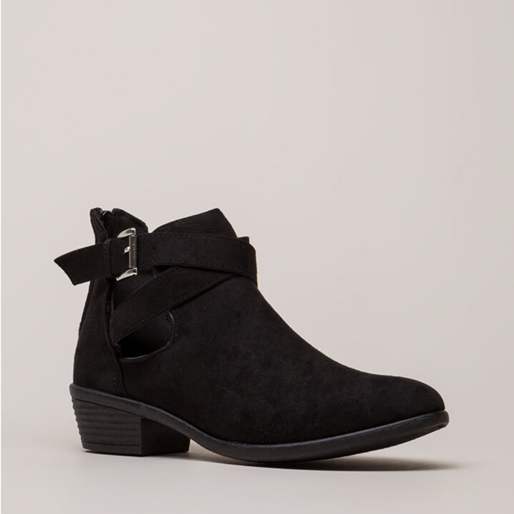 Strappy Cut Out Black Booties - Picture 6 of 6